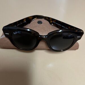 Ray-Ban Brown Tortoise Roundabout Sunglasses